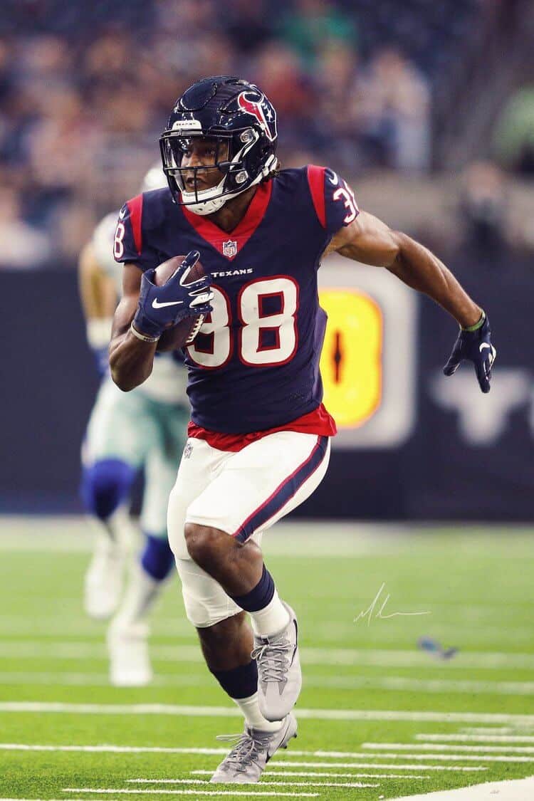 Photo from the article “Michael Moon Shows Us What It Takes To Photograph The NFL”