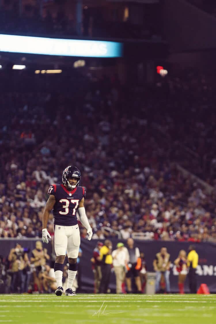 Photo from the article “Michael Moon Shows Us What It Takes To Photograph The NFL”